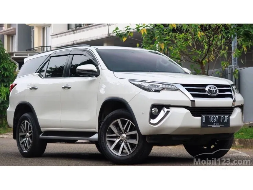 Jual Mobil Toyota Fortuner 2019 VRZ 2.4 di DKI Jakarta Automatic SUV Putih Rp 395.000.000