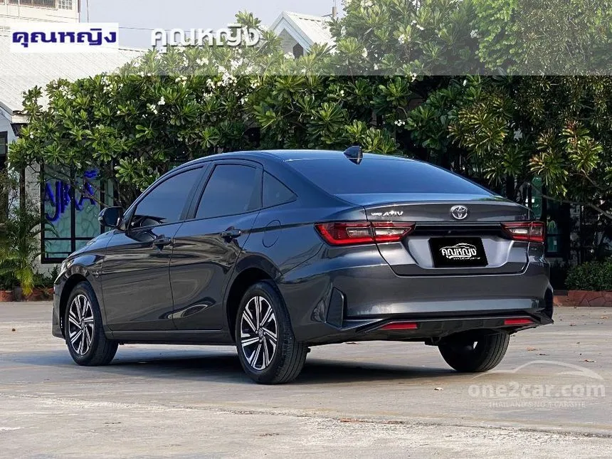 2022 Toyota Yaris Ativ Smart Sedan