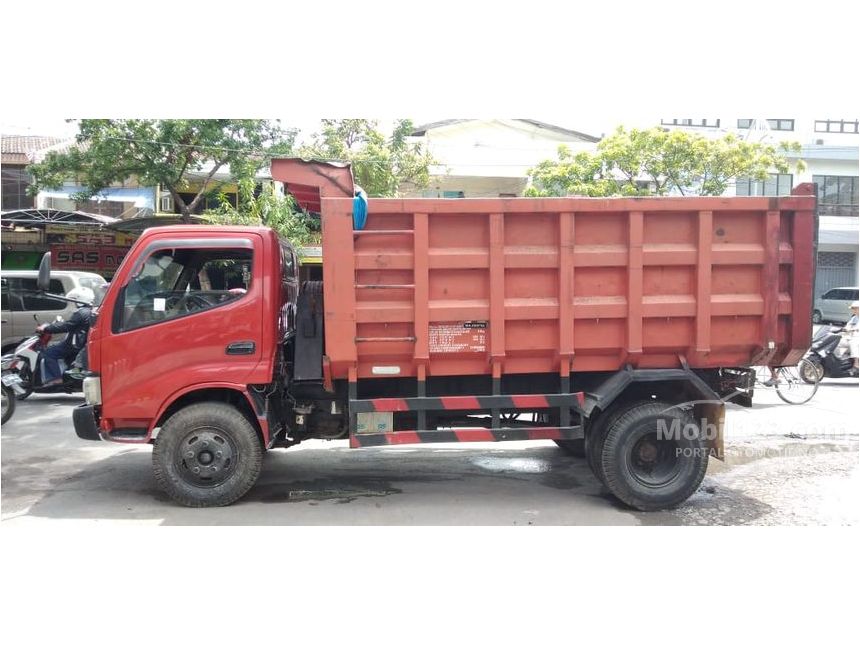 Jual Mobil Toyota Dyna  2011 4 0 di Jawa Timur  Manual 