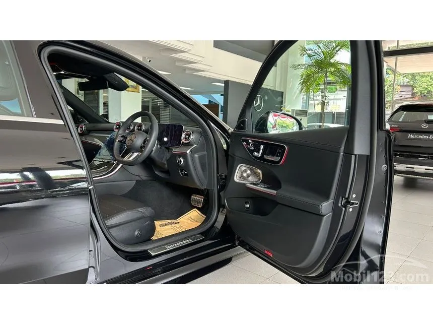2025 Mercedes-Benz C300 AMG Line Sedan