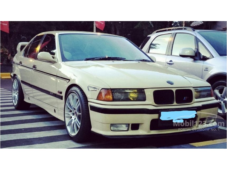 Jual Mobil  BMW  323i 1997  E36 2 5 Automatic 2 5 di Bali 