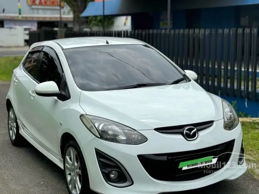Jual Mobil Mazda 2 2011 R 1.5 di Sumatera Utara Automatic Hatchback Putih Rp 110.000.000