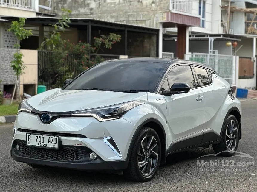 2022 Toyota C-HR Hybrid (2 Tone) SUV
