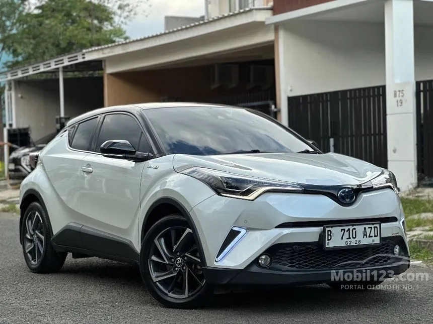 2022 Toyota C-HR Hybrid (2 Tone) SUV