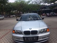 2002 BMW 318i 2.0 Sedan