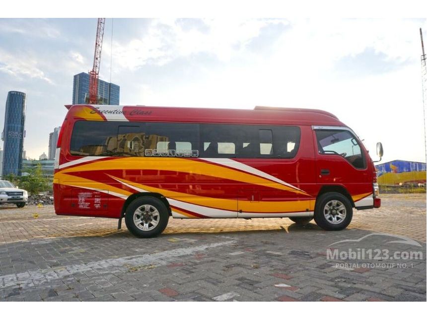  Jual Mobil Isuzu Elf 2016 Minibus 2.8 di Jawa Timur Manual 