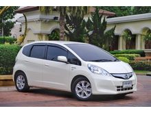 2013 Honda Jazz 1.3 (ปี 08-14) Hybrid Hatchback AT