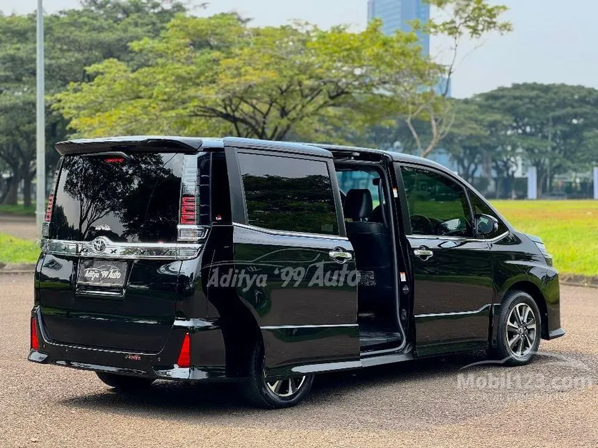 2018 Toyota Voxy MPV