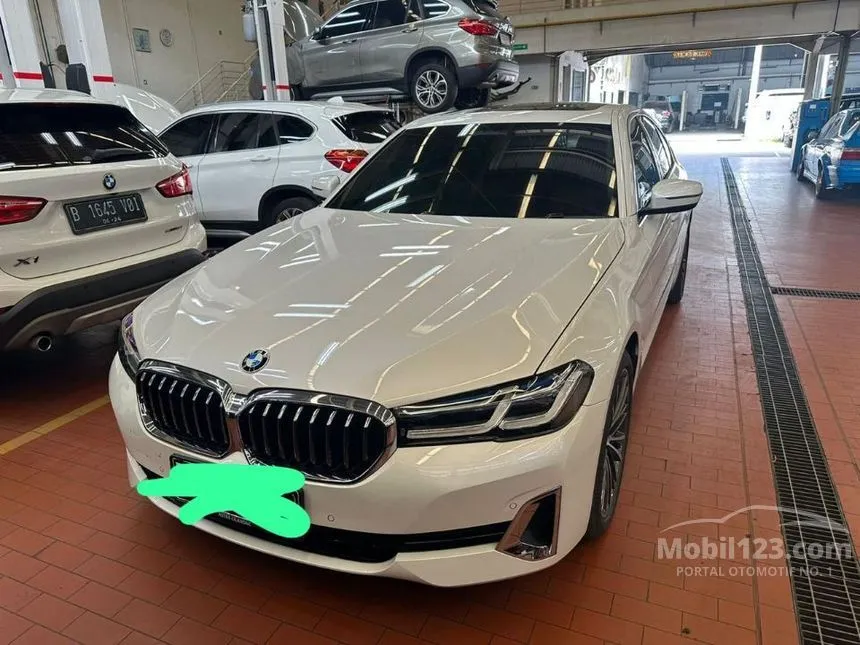 Jual Mobil BMW 530i 2022 Opulence 2.0 di DKI Jakarta Automatic Sedan Putih Rp 825.000.000