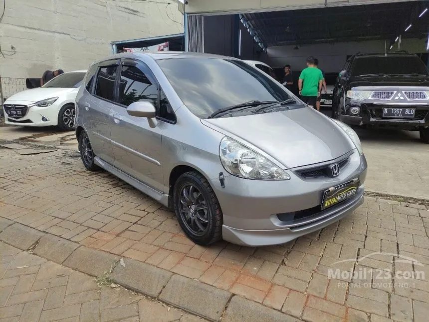 Jual Mobil Honda Jazz 2006 VTEC 1.5 di Banten Automatic Hatchback Abu
