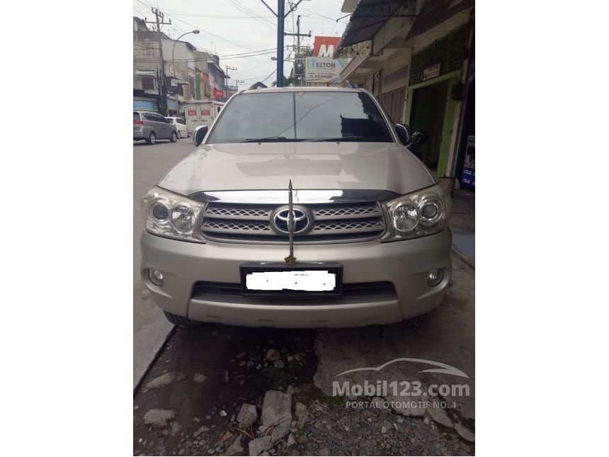 Jual Mobil Toyota Fortuner 2010 G Luxury 2.7 di Sumatera 