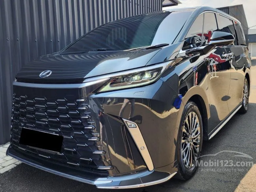 Jual Mobil Lexus LM 350h 2024 7 Seater 2.5 di DKI Jakarta Automatic MPV Hitam Rp 2.400.000.000