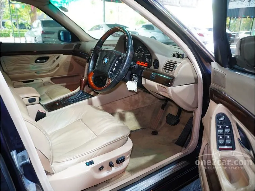 2000 BMW 730i Sedan