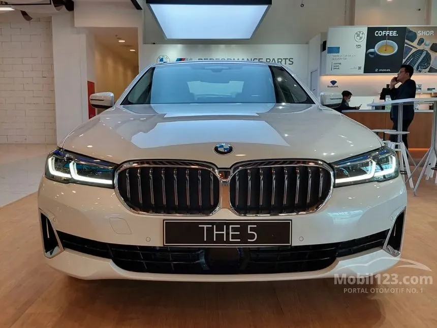 Jual Mobil BMW 530i 2022 Opulence 2.0 di DKI Jakarta Automatic Sedan ...