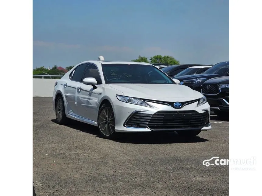 Jual Mobil Toyota Camry 2023 HV TSS 2 2.5 di Banten Automatic Sedan Putih Rp 848.400.000