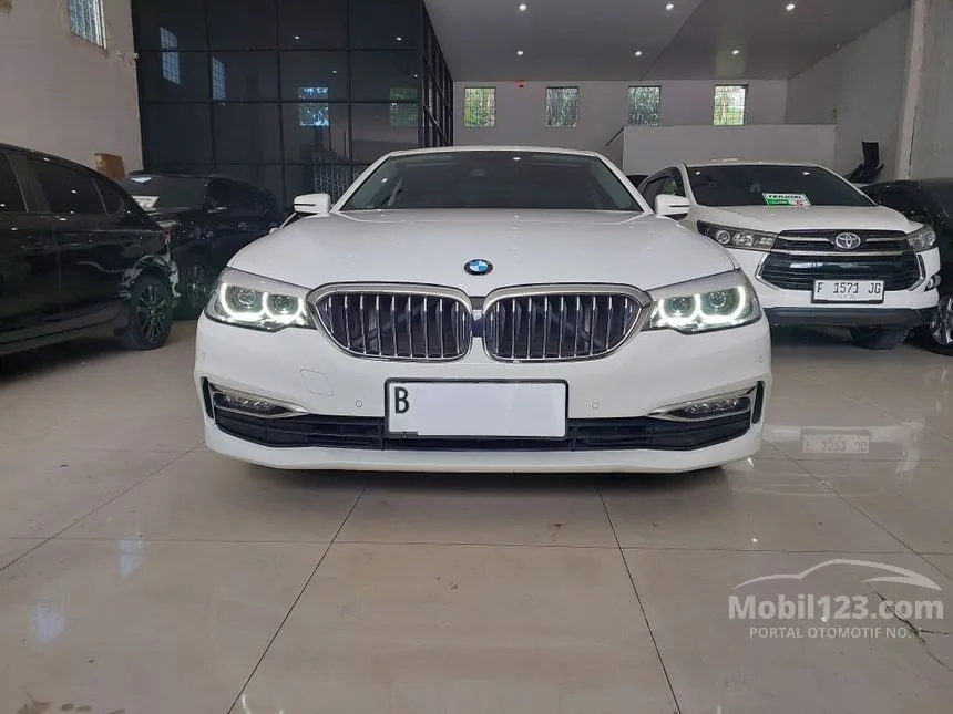 2018 BMW 530i Luxury Sedan