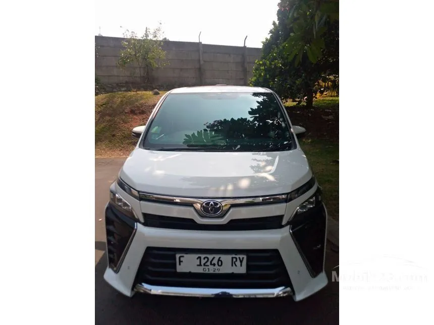 Jual Mobil Toyota Voxy 2018 2.0 di Jawa Barat Automatic Wagon Putih Rp 315.000.000