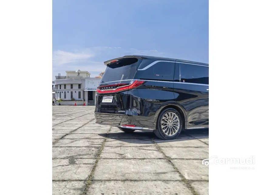 2023 Lexus LM 350h 4 Seater MPV