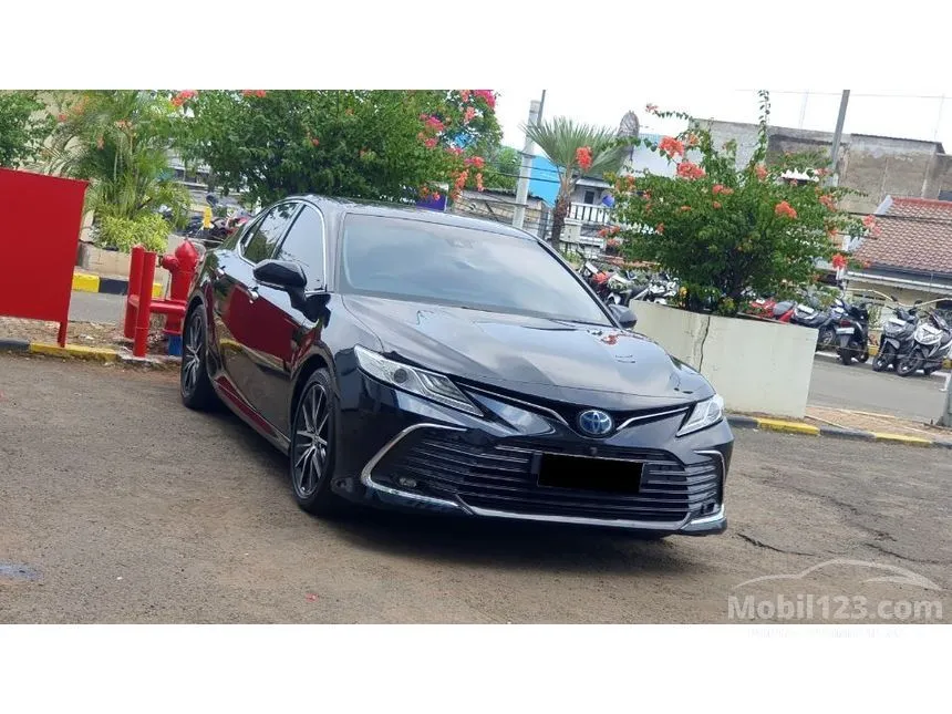 2022 Toyota Camry Hybrid Sedan