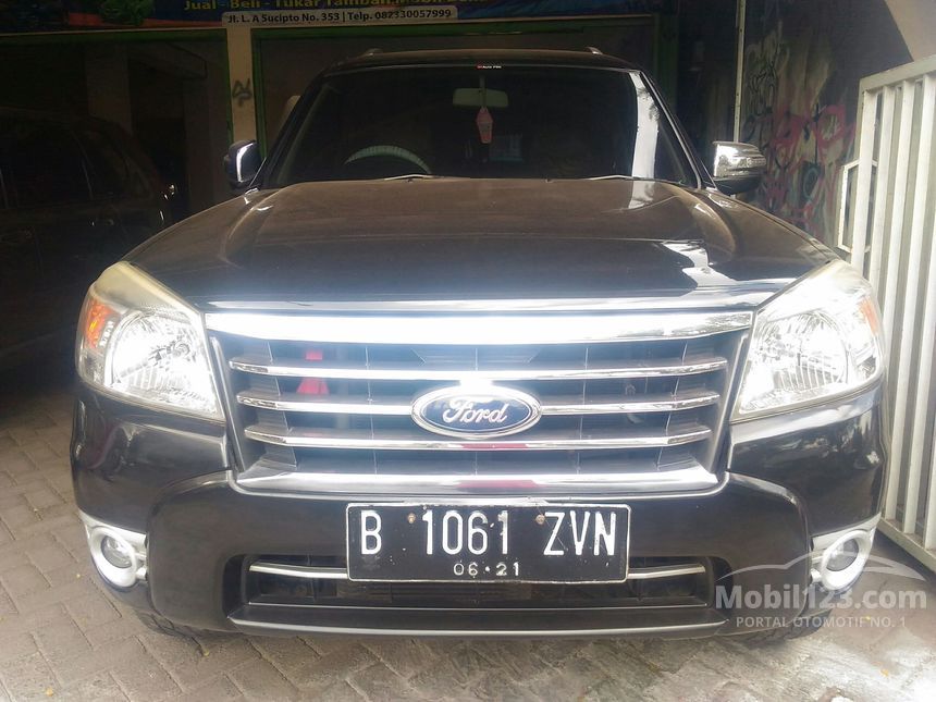 Jual Mobil  Ford  Everest  2010 XLT XLT 2 5 di Jawa  Timur  