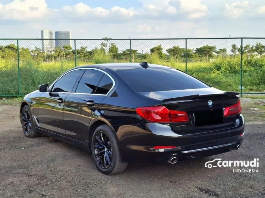 2018 BMW 520i Luxury Sedan