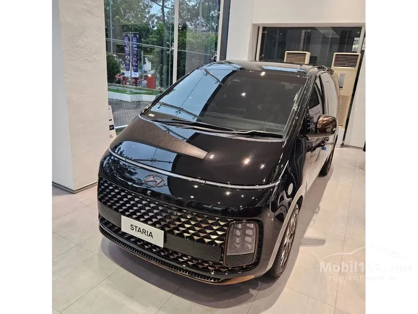 Jual Mobil Hyundai Staria 2024 Signature 7 2.2 di Lampung Automatic Wagon Hitam Rp 1.030.000.000