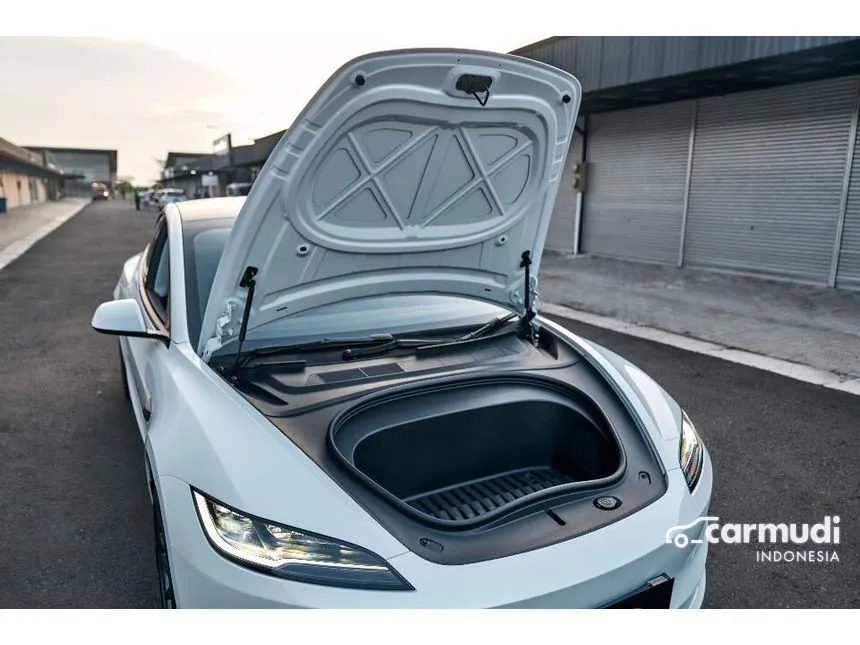 2024 Tesla Model 3 Standard Range Highland Sedan