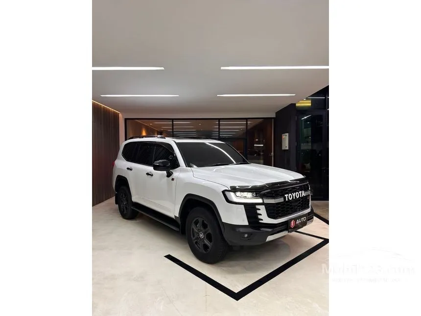 2023 Toyota Land Cruiser 300 GR-S (Premium Colour) SUV