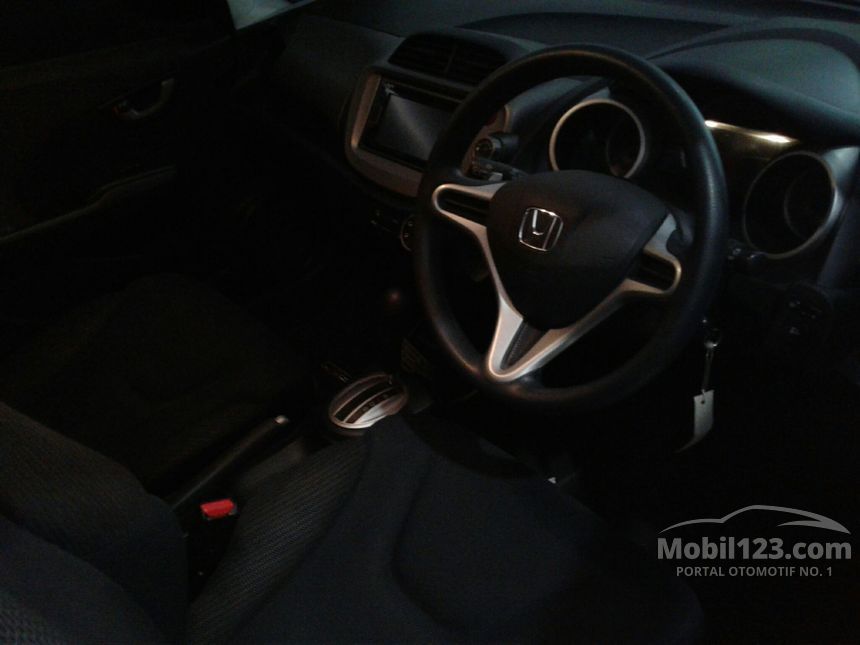 Jual Mobil  Honda Jazz  2014 RS 1 5 di Jawa  Tengah  Automatic 