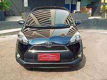 Toyota Sienta 1.5 V AT 2016 Hitam Plat Genap Record