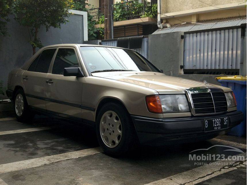 1987 Mercedes-Benz 300E Sedan