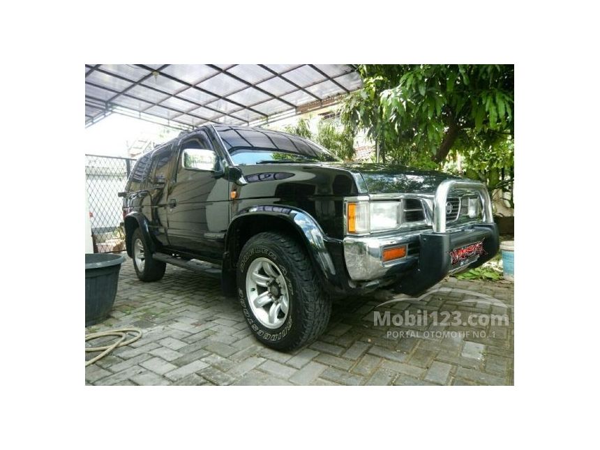 Jual Mobil Nissan Terrano 2002 Grandroad XTR 2.4 di DKI 