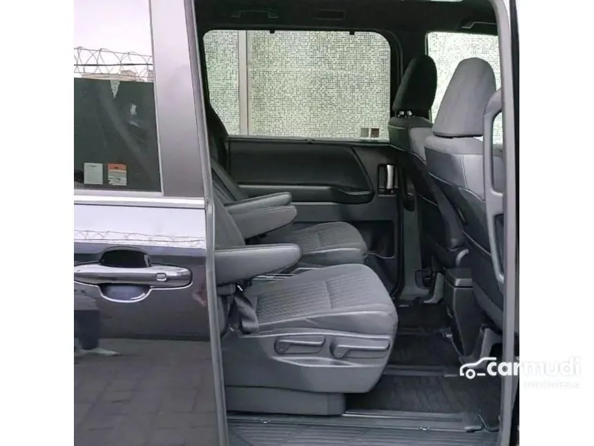 2025 Toyota Voxy (Premium Color) MPV