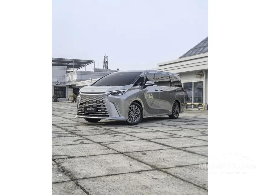 2024 Lexus LM 350h 4 Seater MPV