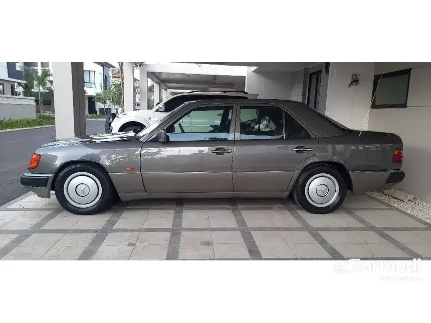 1991 Mercedes-Benz 230E W124 Sedan