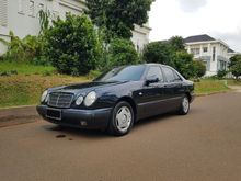 1996 Mercedes-Benz E220 2.2 W124 L4 2.2 Automatic Sedan,pjk JULI,km 33 rb ASSLIII,FULL ORIGINAL,GENAP