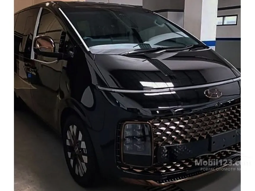 Jual Mobil Hyundai Staria 2024 Signature 7 2.2 di Banten Automatic Wagon Hitam Rp 1.065.000.000