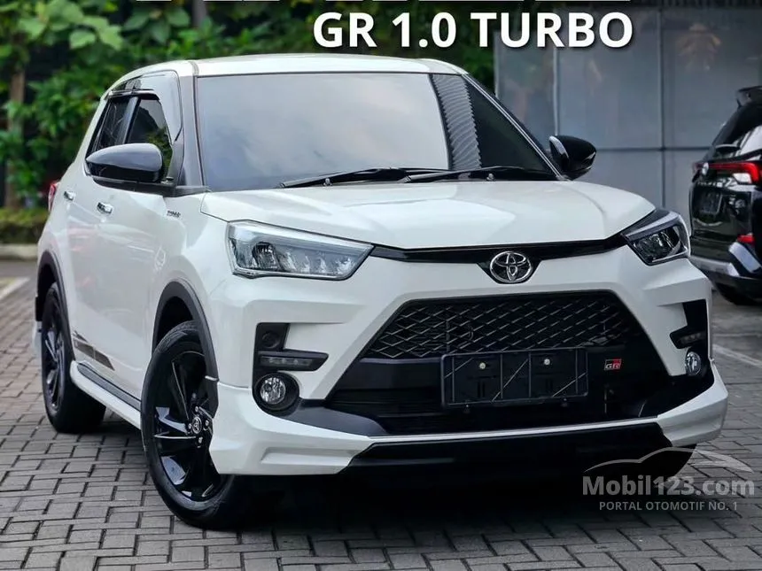 Jual Mobil Toyota Raize 2025 GR Sport (1 Tone) 1.0 di Jawa Barat Automatic SUV Putih Rp 190.000.000