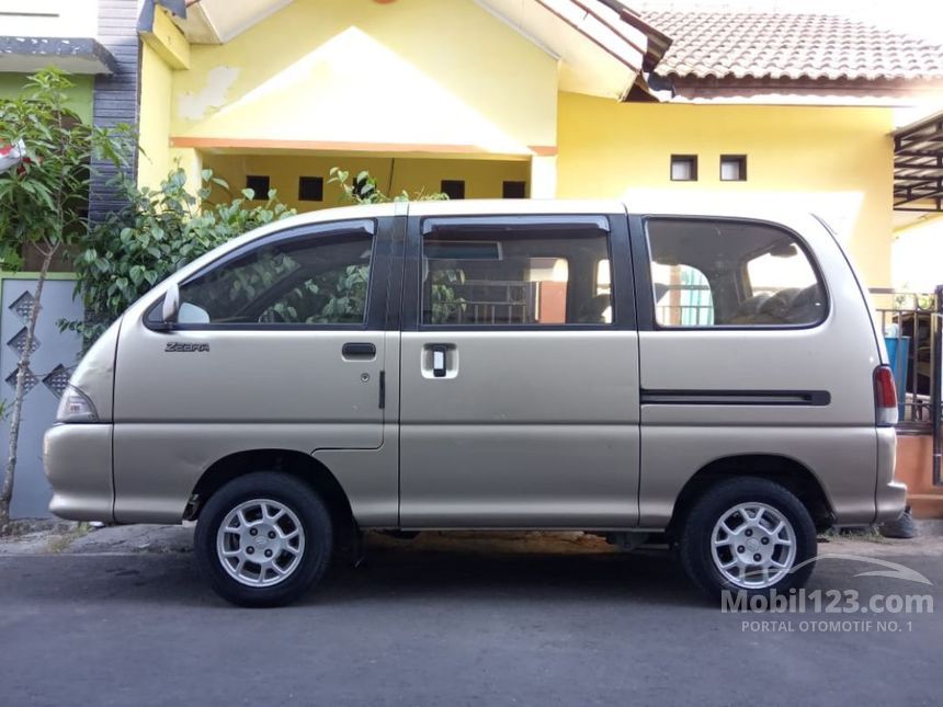 Jual Mobil Daihatsu Zebra 2005 ZSX 1.5 di Jawa Tengah Manual Van Coklat