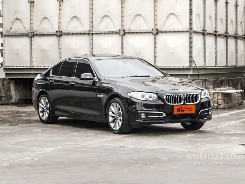 2015 BMW 520i Luxury Sedan