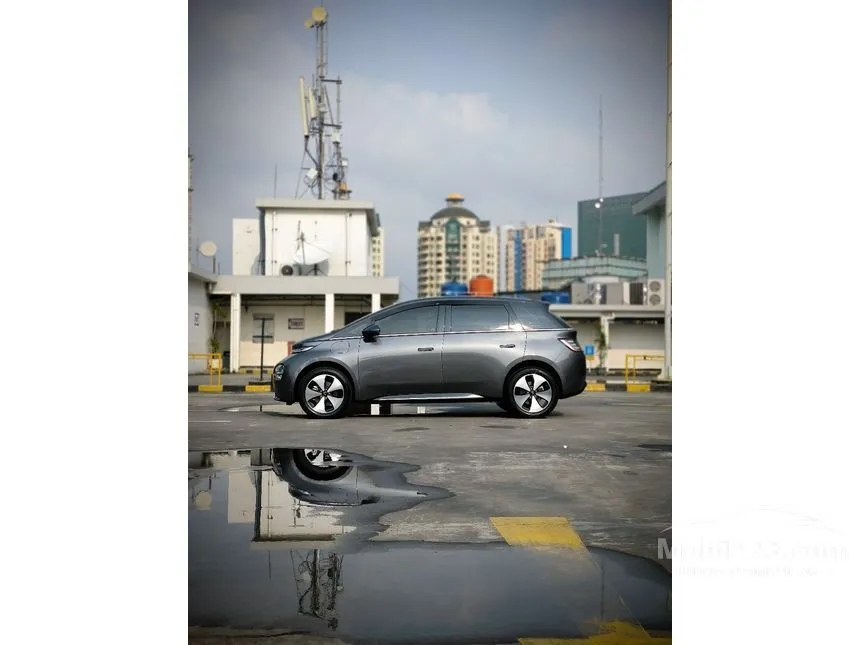 2025 Wuling Cloud EV Pro Hatchback