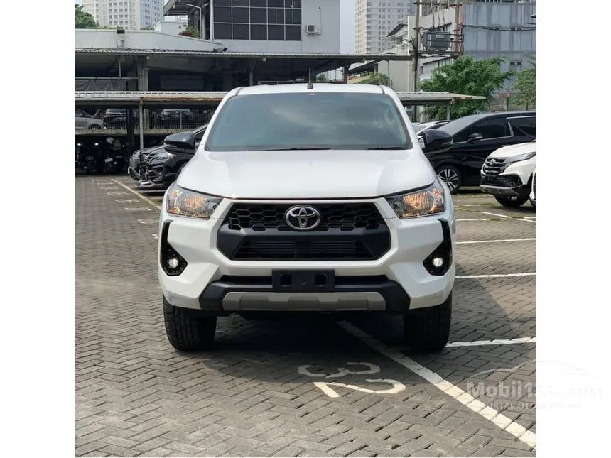 Jual Mobil Toyota Hilux 2024 V Double Cab 4X4 2.4 di Jawa Barat Automatic Pickup Putih Rp 504.900.000