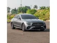 2022 Mercedes-Benz E300 2.0 AMG Line Sedan (Like New Super Low Miles)