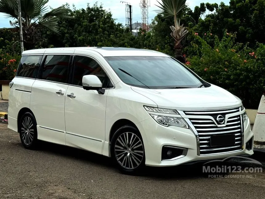 Jual Mobil Nissan Elgrand 2014 Highway Star 2.5 di DKI Jakarta Automatic MPV Putih Rp 310.000.000
