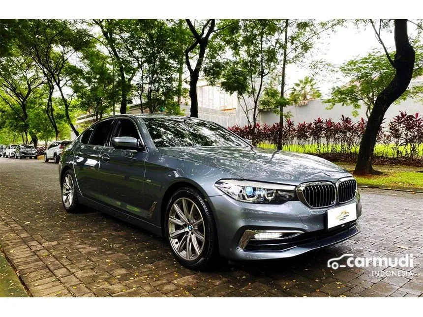 2018 BMW 520i Luxury Sedan