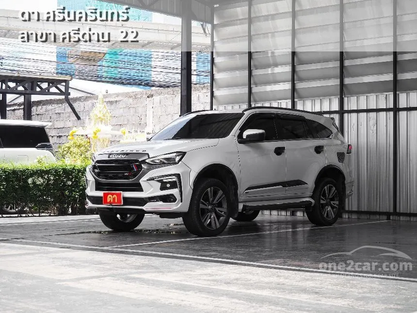 2023 Isuzu MU-X Ultimate SUV