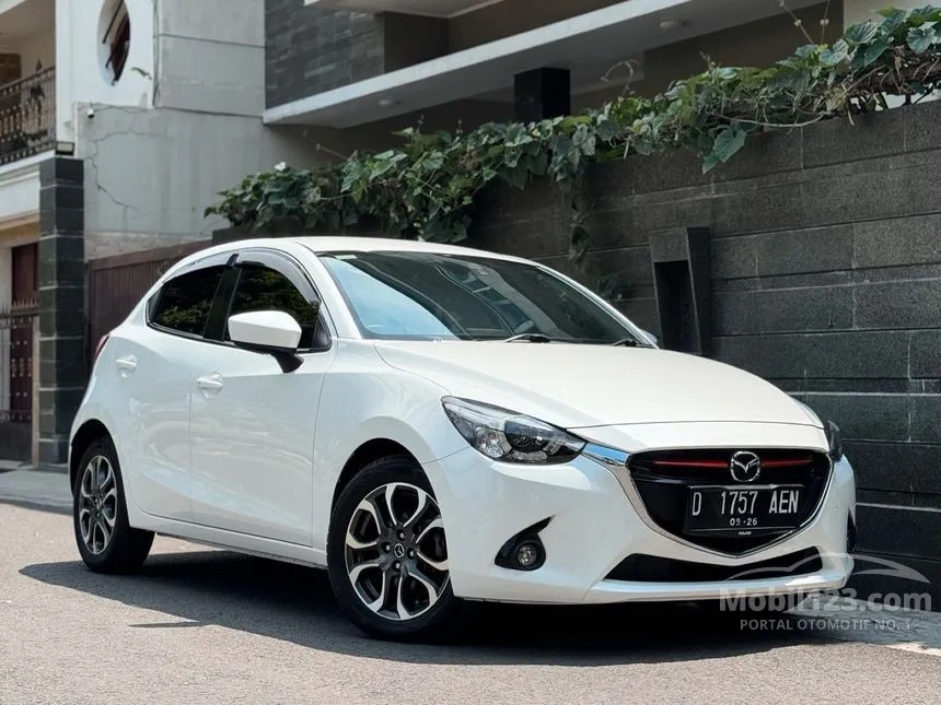 Jual Mobil Mazda 2 2015 GT 1.5 di Jawa Barat Automatic Hatchback Putih Rp 182.500.000