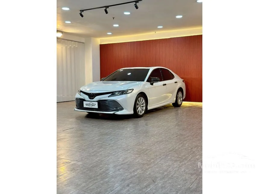 2019 Toyota Camry V Sedan