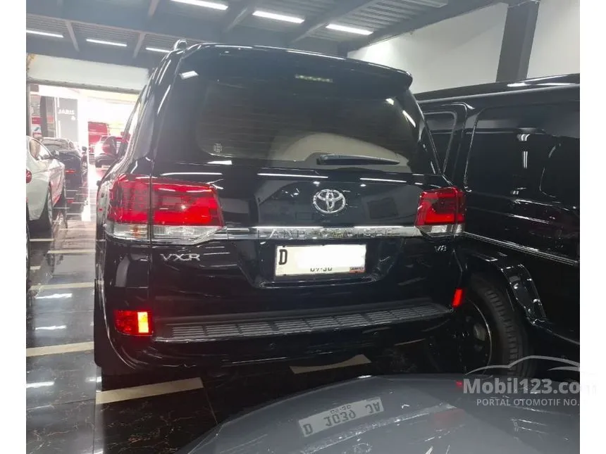 2020 Toyota Land Cruiser 200 VX SUV