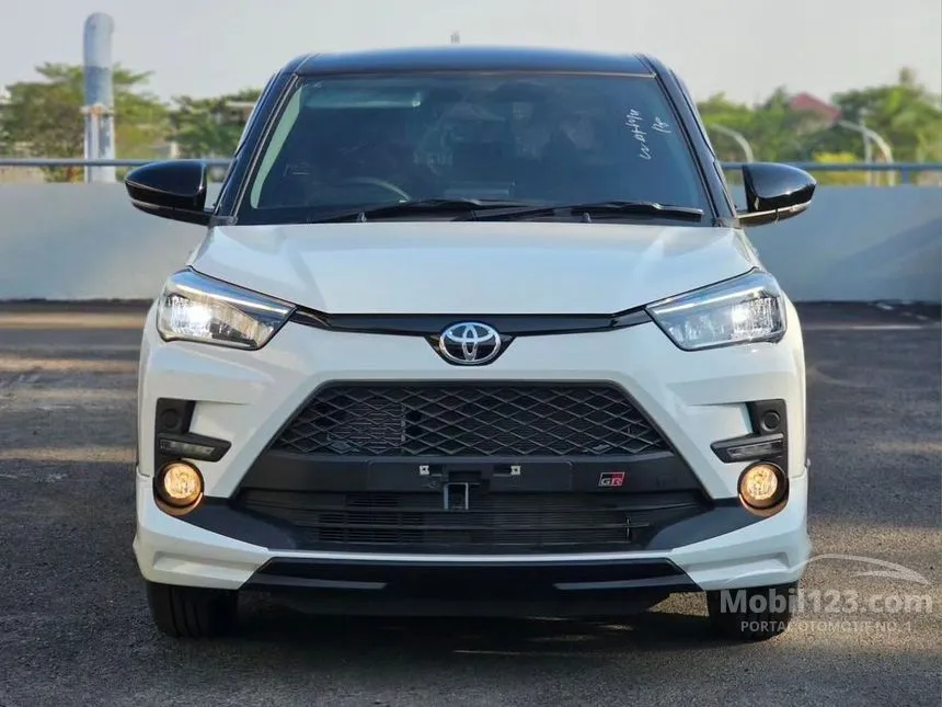 Jual Mobil Toyota Raize 2024 GR Sport 1.0 di Jawa Timur Automatic Wagon Putih Rp 233.300.000